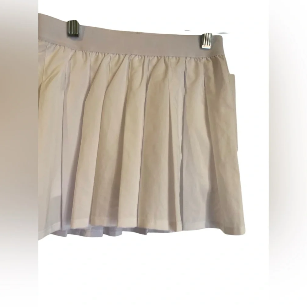 NWT Alo Yoga varsity tennis skirt WHITE Size XXS